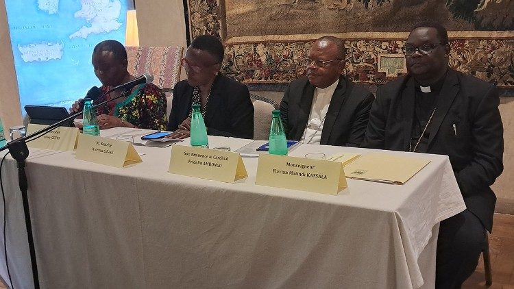 Des conférenciers à la conférence internationale sur le Pacte Educatif Africain, à Rome, le 31 mai 2023