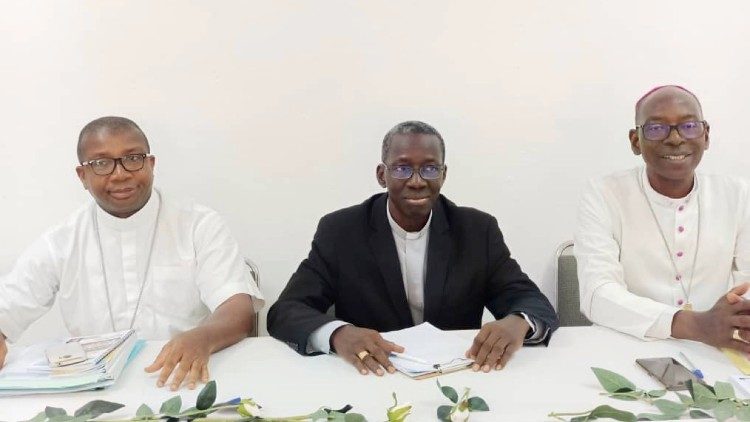 De la gauche vert la droite: Mgr Bruno Yédoh; Mgr Marcelin Yao Kouadio; Mgr Ignace Bessi Dogbo