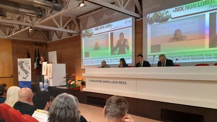 La tavola rotonda del Convegno Nazionale " 'Noi, non loro': Il progetto di vita" con il cardinale Zuppi e il ministro Locatelli