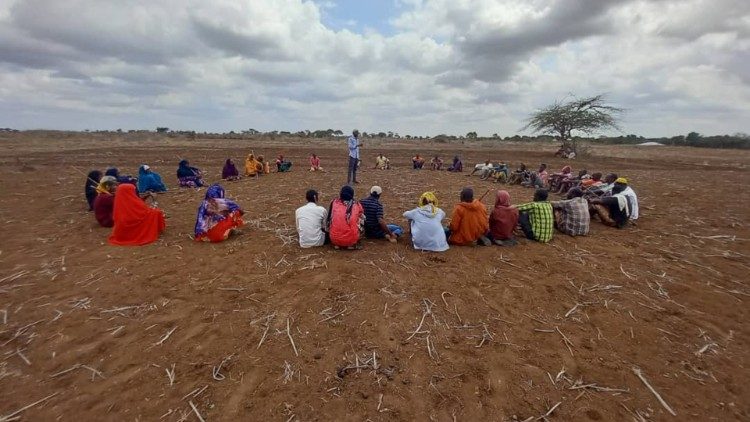 Insieme, unendo gli sforzi, si può arginare la povertà