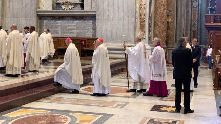 Un altro momento della processione d'ingresso