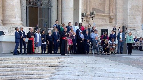 #NotAlone: l'abbraccio del mondo per la pace e la fraternità