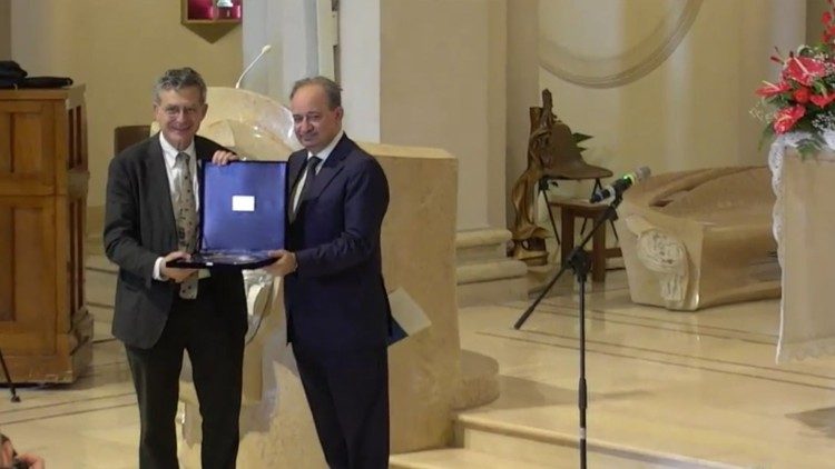 Entrega del homenaje de la Universidad al Prefecto Ruffini