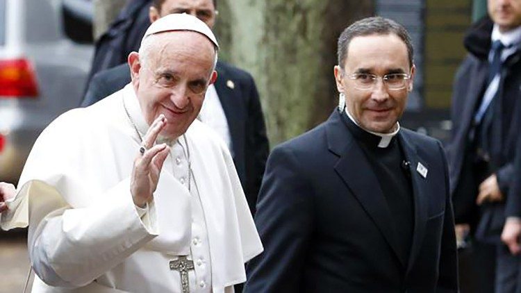 Msgr. Mauricio Rueda Beltz je imenovan za apostolskega nuncija v Slonokoščeni obali. Med drugim je bil odgovoren za papeževa potovanja v tujino.