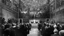 01_Paolo-VI-in-Cappella-Sistina_1973.jpg