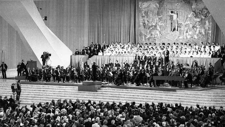 Das Konzert unter Leitung von Leonard Bernstein in der Audienzhalle