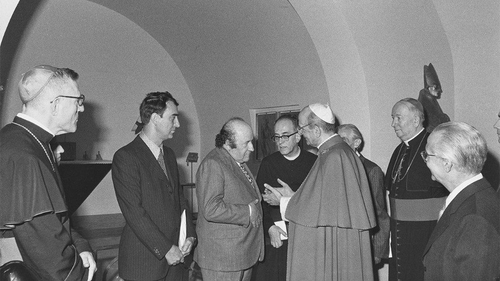 Paolo VI incontra Giacomo Manz insieme a Mons. Pasquale Macchi durante linaugurazione della Collezione, 23 giugno 1973 Foto ? Vatican Media