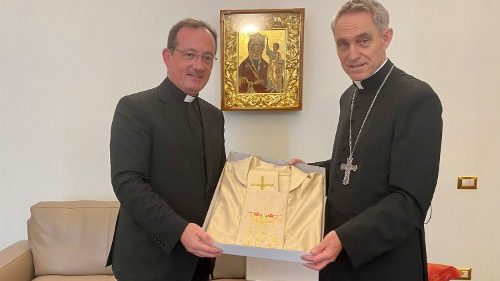 Rom: Papst Benedikt hat der ?Anima ein Messgewand vermacht