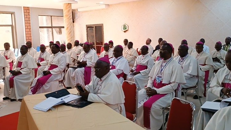 Bispos membros da Conferência Episcopal Nacional do Congo (CENCO), durante a Assembleia Plenária em Lubumbashi (RDC).