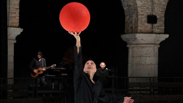 Un momento dello spettacolo "Naturae" della Compagnia della Fortezza