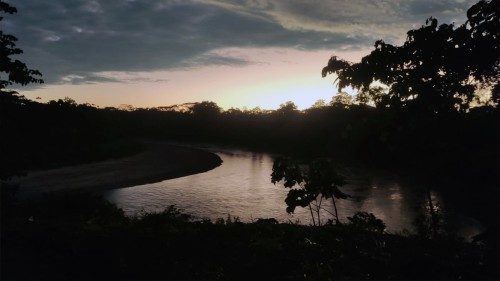 Visita pastoral del Vicario Apostólico de Puyo en la selva amazónica 