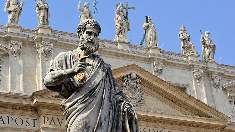 La statua di San Pietro in Piazza S. Pietro, opera di Giuseppe De Fabris (1790-1822)