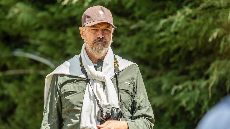  Rodrigo introduces the beauty and science of the butterflies in his most recent 2023 visit to the sanctuary (Photograph by Kenji Hamano Onodera)