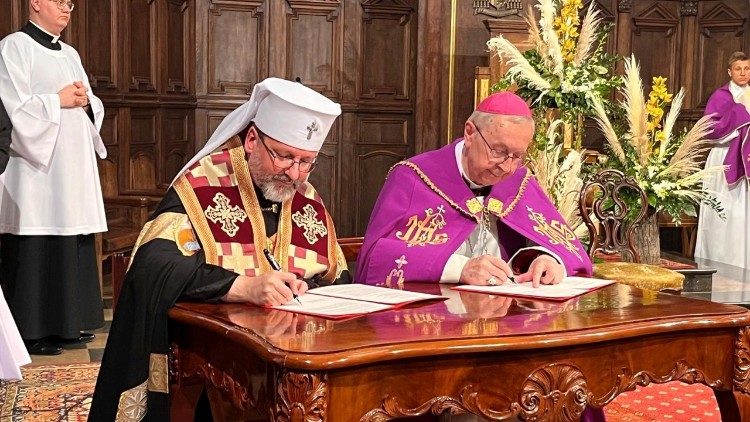 Archbishops Stanislaw G?decki and Sviatoslav Shevchuk during the "Forgiveness and Reconciliation" service in Warsaw