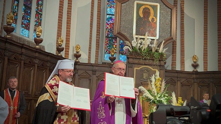 Archbishops Archbishop Stanislaw G?decki and Sviatoslav Shevchuk in Warsaw