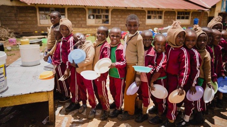 La mensa scolastica della scuola gestita dalle Piccole Suore Missionarie della Carita? nella missione di Laare, Kenya