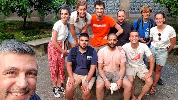 Un gruppo di giovani francesi da Lione, appena accolti nella diocesi di Viseu