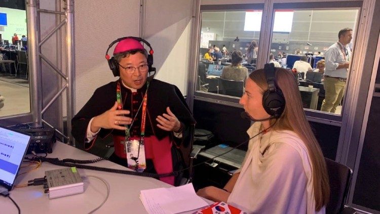 L'arcivescovo di Seul Peter Chung Soon-taick durante l'intervista