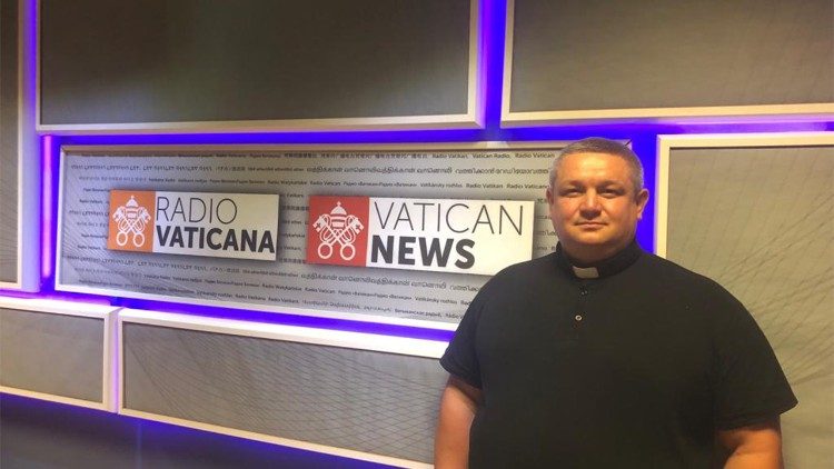 Don Oleksandr Bilskyi negli studi della Radio Vaticana
