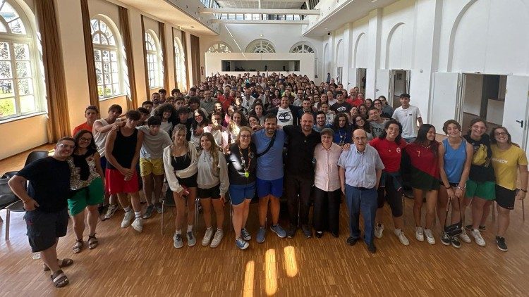 L'accoglienza dei giovani all'Arsenale della Pace
