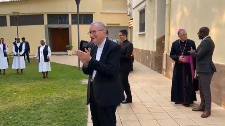 Parolin nella Nunziatura di Luanda