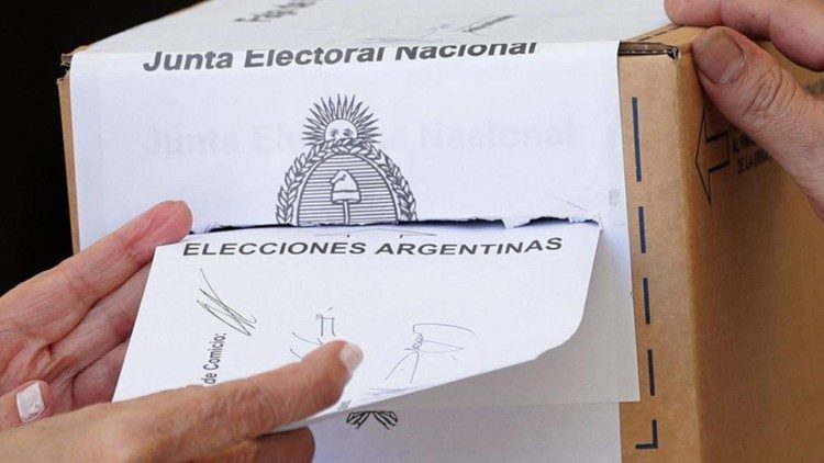 I seggi si apriranno per 34.4 milioni di argentini. Il voto  obbligatorio per chi ha tra i 18 e i 69 anni