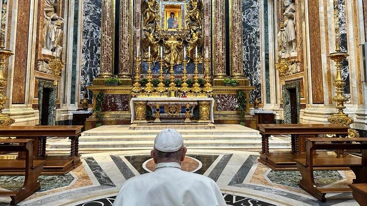 MAP Francis visits the ancient icon of Our Lady ahead of his Apostolic Visit to Mongolia