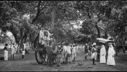 La-dr.ssa-suor-Mary-Glowrey-JMJ-a-destra-a-Guntur-India-1925-ca.-Courtesy-of-the-Catholic-.jpg