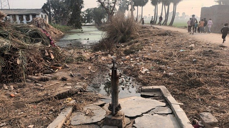  Le condizioni di vita nel villaggio di Kazichak, nei pressi di Gaya