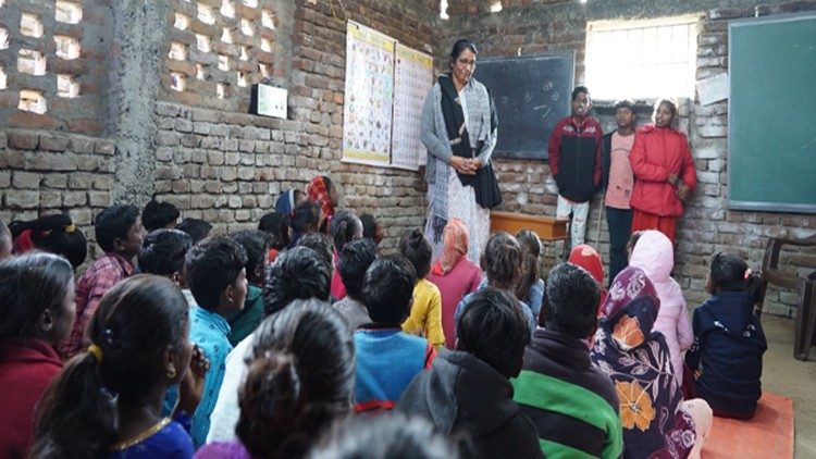 Sister Roselyn with Musahar children in the remedial class center