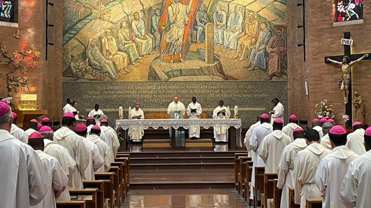 Monsignor Edgar Pe?a Parra celebra la Messa in occasione del Corso di formazione per i nuovi vescovi