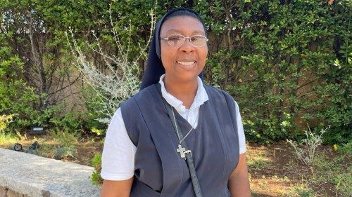 Consacrata per il prossimo: una suora medico ridà speranza a malati e migranti