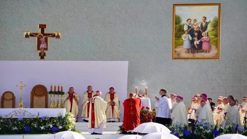 Semeraro: Los Ulma, un ejemplo de santidad de "la puerta de al lado"