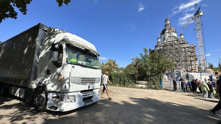El camin con la ayuda humanitaria enviada por el Papa Francisco ha llegado a Ucrania