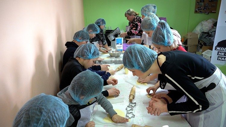 Il laboratorio dove si producono biscotti