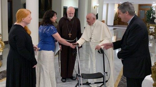 Tutela minori: durante la plenaria lincontro del Papa con due donne di LOUDfence