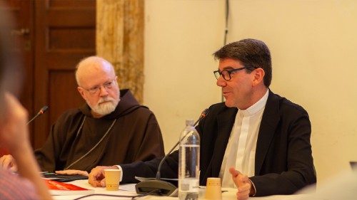 Abusi sui minori, un libro mette a confronto segreto e trasparenza nella Chiesa