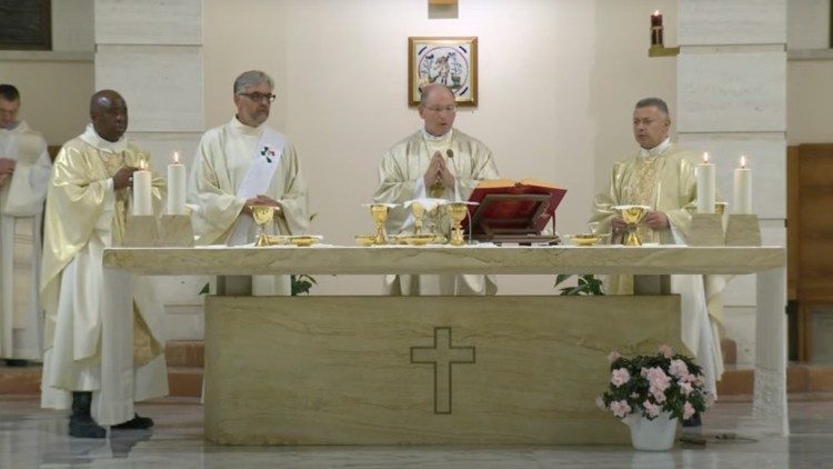Los asistentes al retiro espiritual han escuchado meditaciones y compartido momentos en grupo de conversacin en el Espritu.