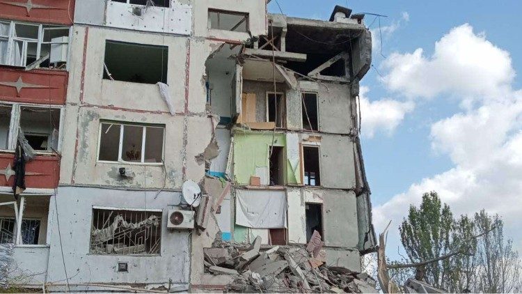 Palazzo colpito in Ucraina (repertorio)