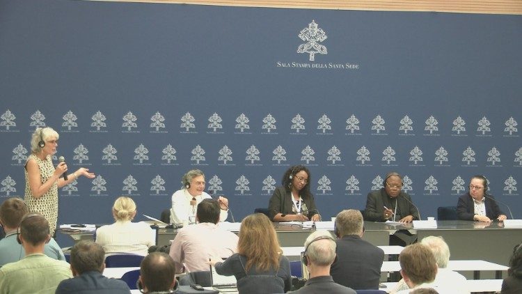 The briefing in the Press Office of the Holy See
