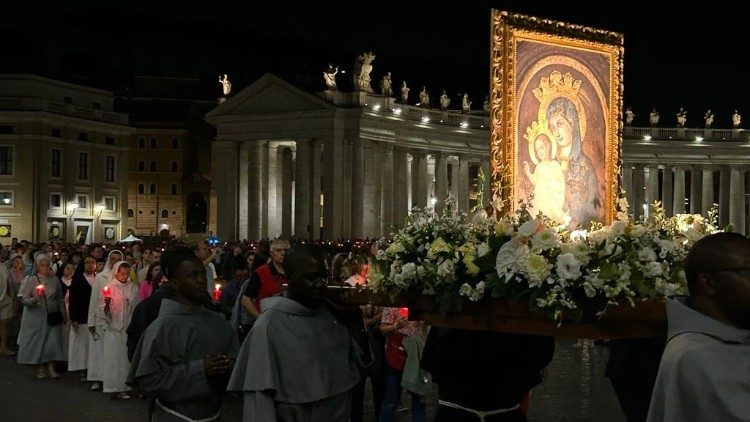 El Rosario en la Plaza de San Pedro