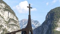 PIETRE-VIVE-06-Dettaglio-della-Chiesa-nuova-di-Longarone.jpg
