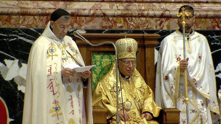 Il cardinale Bchara Boutros Ra? tiene l'omelia alla Messa per il Sinodo