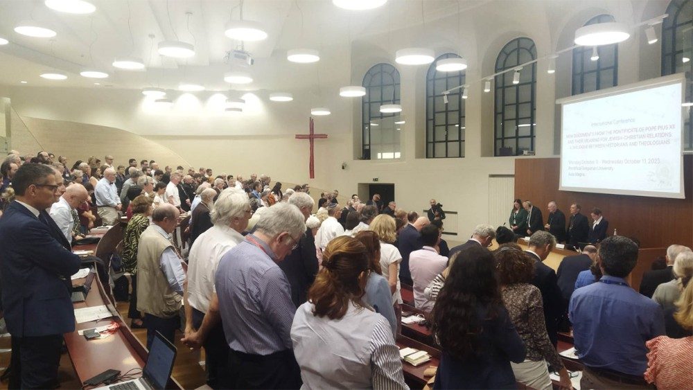   Il momento di silenzio per le vittime in Israele e a Gaza, durante il convegno alla Pontificia Universit Gregoriana su Pio XII