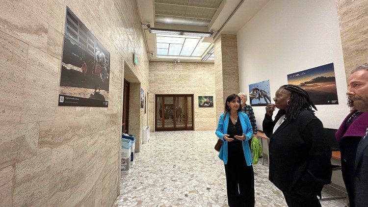 Whoopi Goldberg and Lia Beltrami look at more photos from the exhibition "Changes"