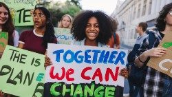 Youth-4-Climate-2023-giovani-ambiente-manifestazione-proteste.jpeg