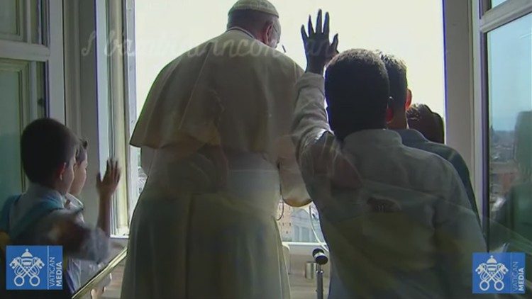 L'annuncio del Papa all'Angelus dell'iniziativa per i giovanissimi