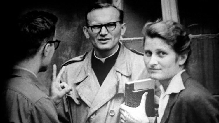 Wanda P?tawska  con l'allora cappellano dei medici e degli studenti di Medicina di Cracovia: don Karol Wojtyla