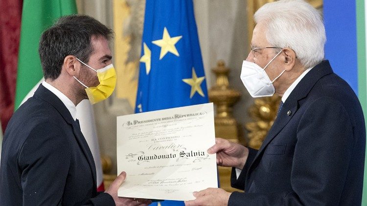 Giandonato ha ricevuto dal presidente Sergio Mattarella l'onorificenza di Cavaliere dell'Ordine al Merito della Repubblica Italiana per aver contribuito ad un uso sociale delle nuove tecnologie"