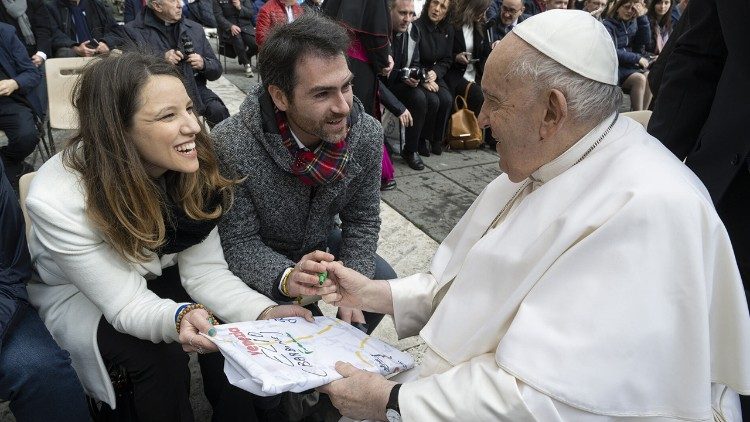 Lincontro nel 2022 con Papa Francesco che ha scritto la prefazione al libro di Giandonato, intitolato Luce in abbondanza